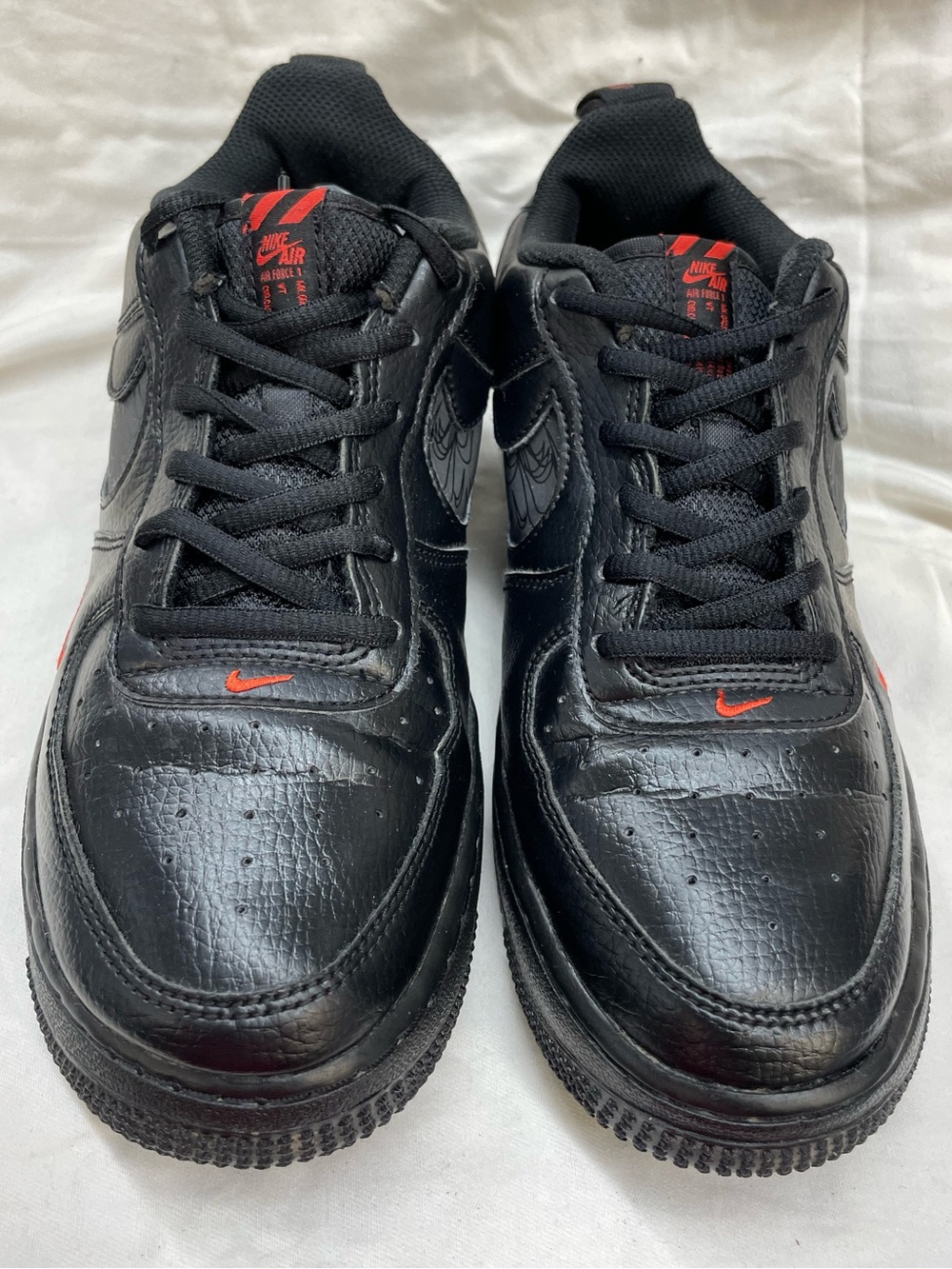 Nike Air Force 1 Black Leather Men's Low-Top Sneakers Red Swoosh Accents sz 6.5
